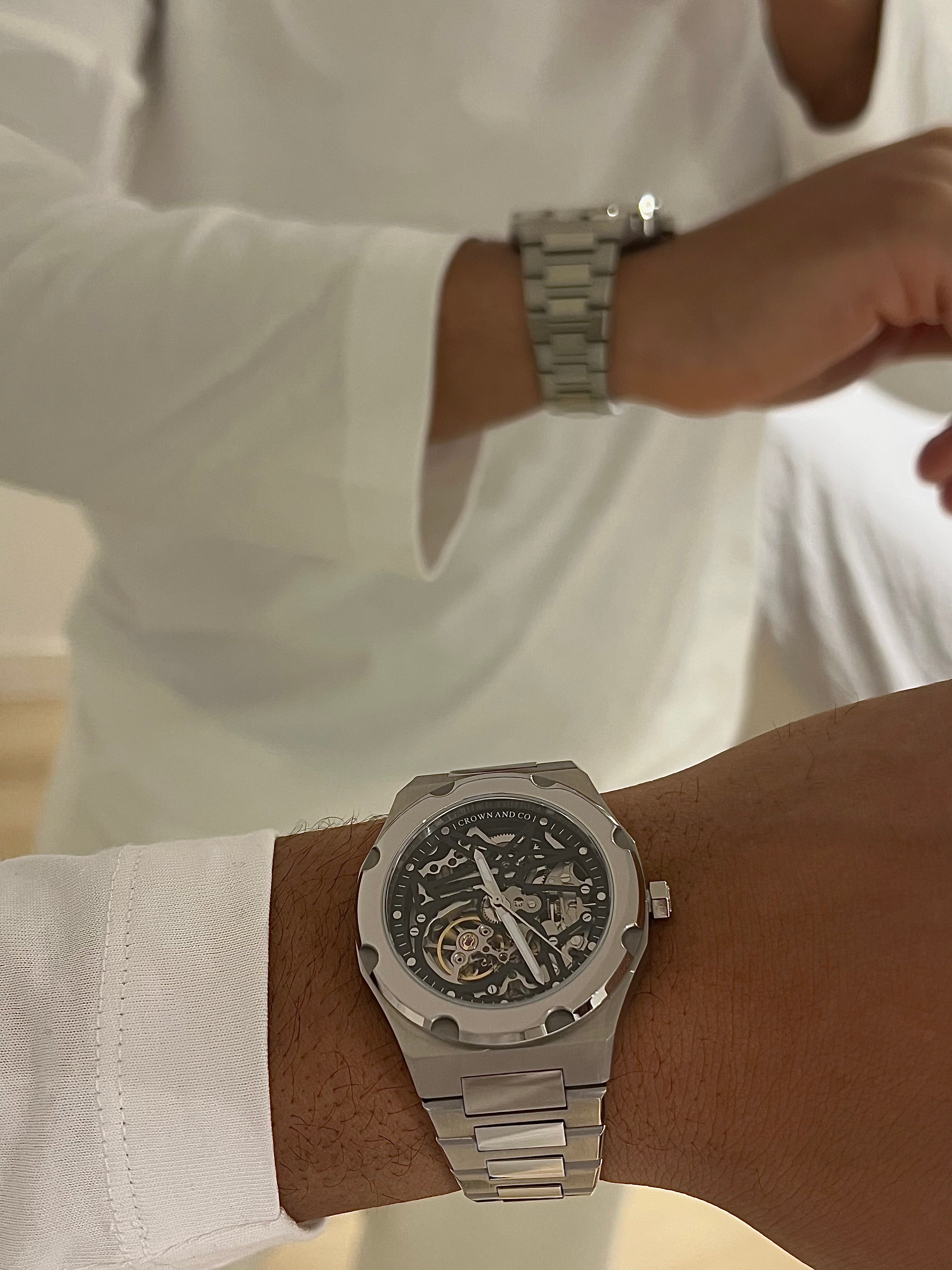 Crown Revolve skeleton Black dial 41