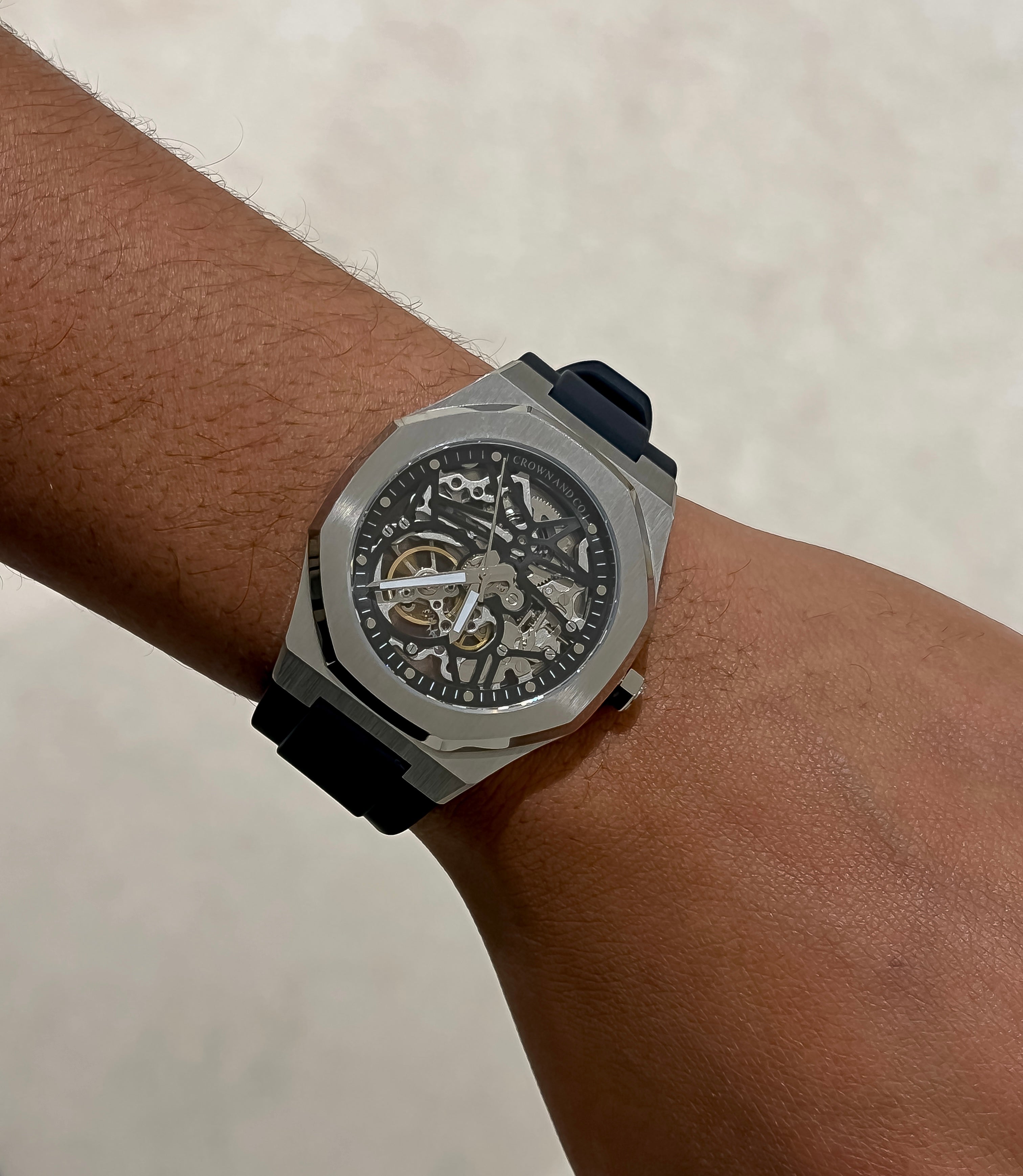 Ocho series Skeleton Black dial 41mm| Rubber strap