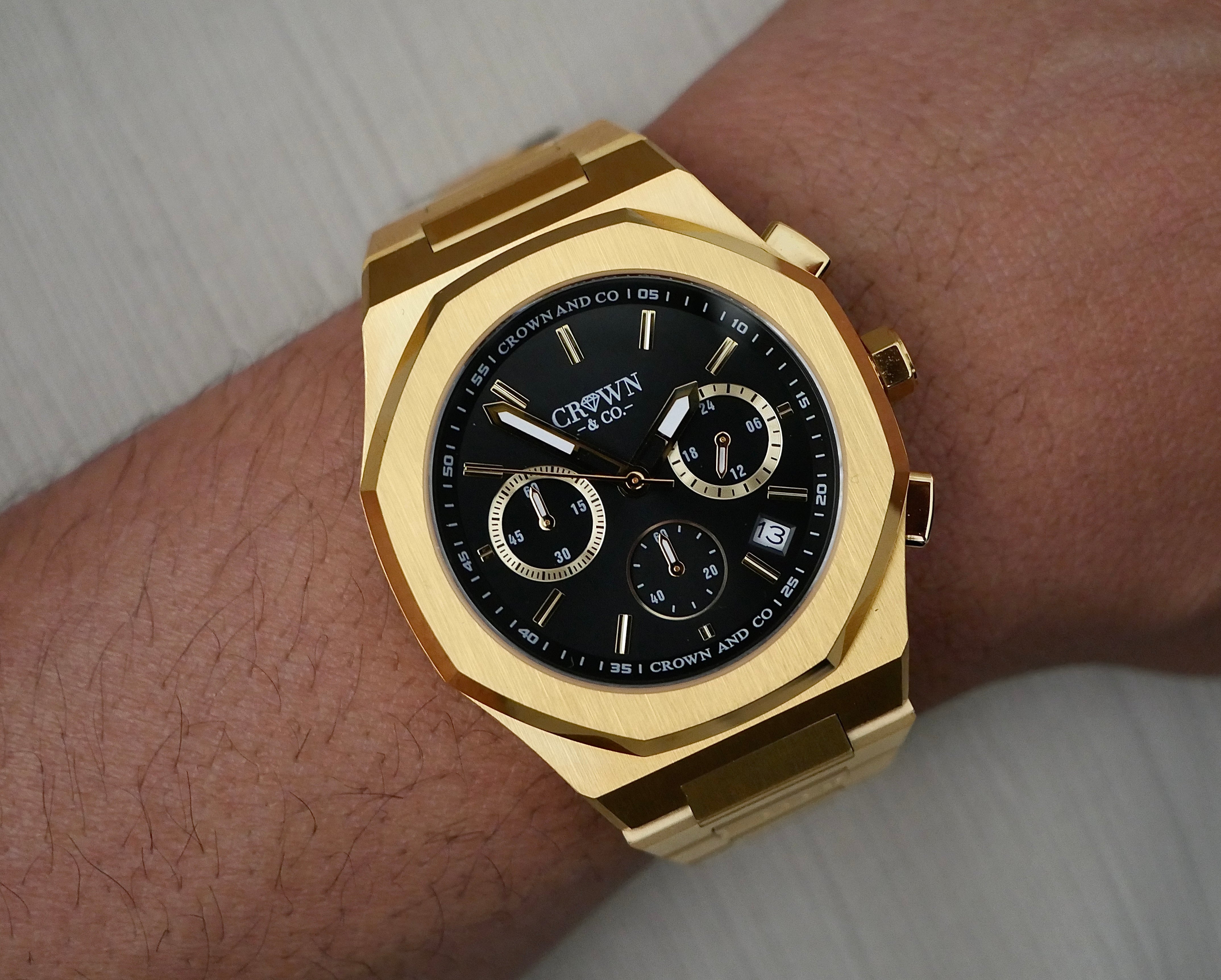 Ocho series Yellow gold Black dial 41mm