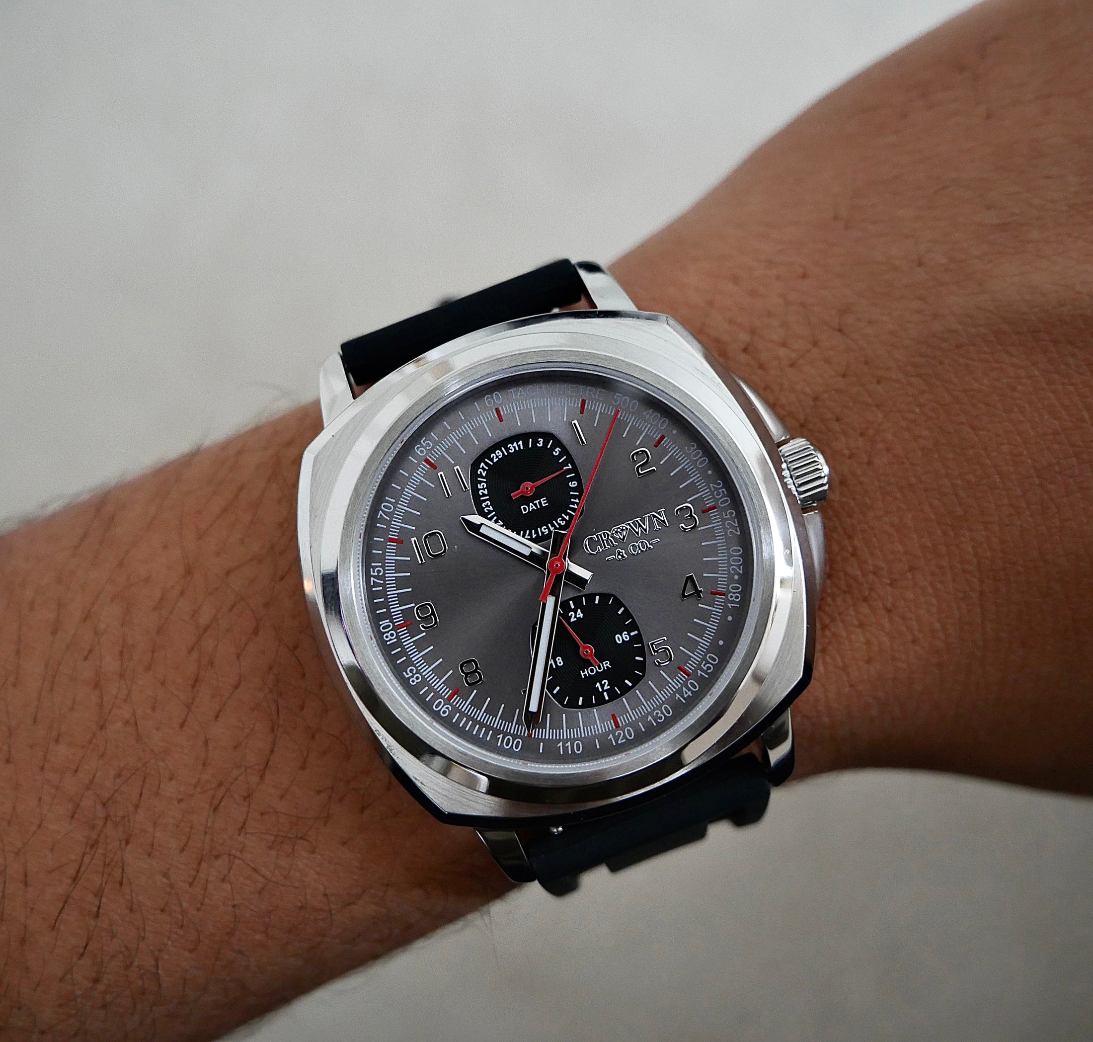 Crown series 25 Rhodium dial