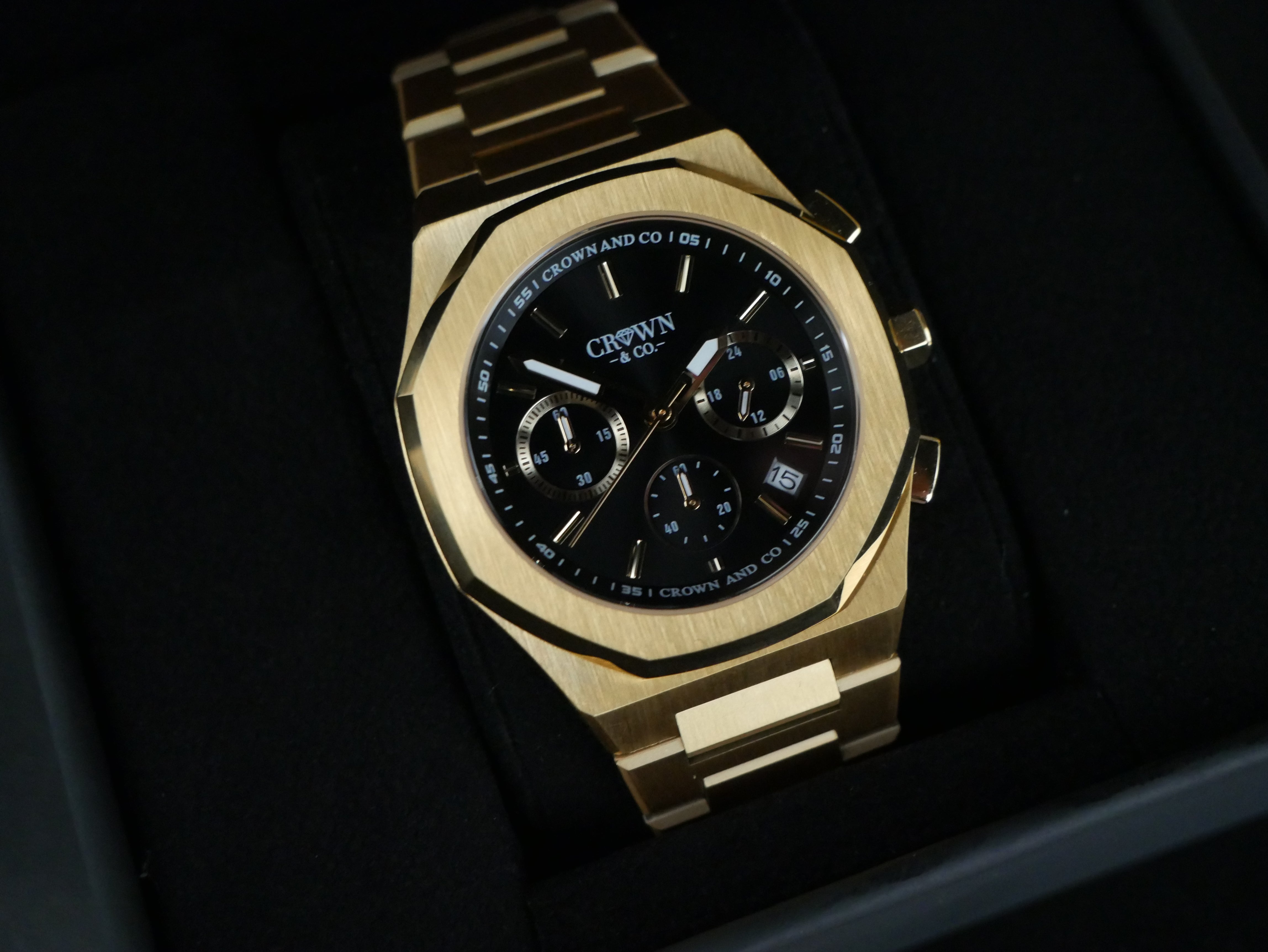 Ocho series Yellow gold Black dial 41mm