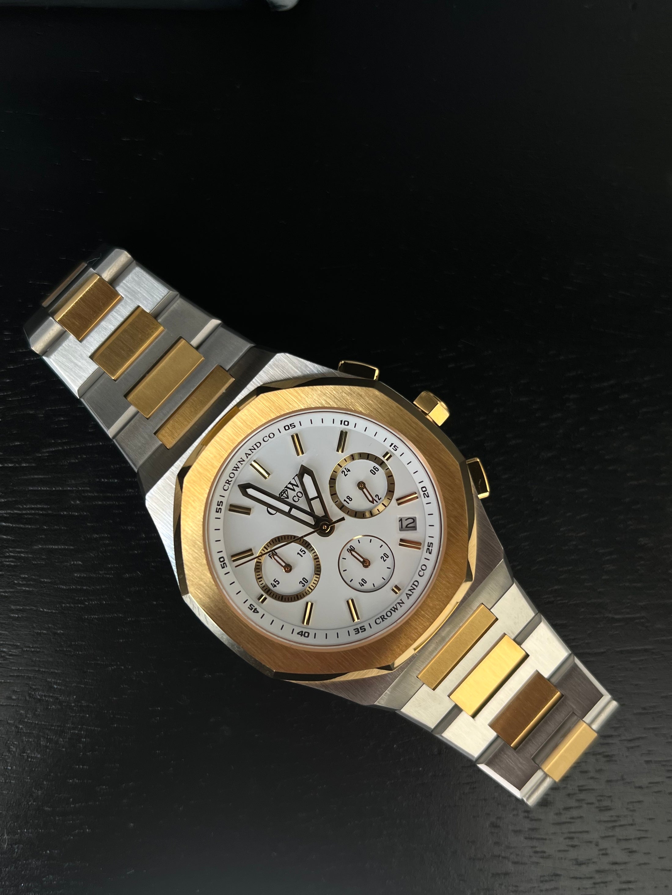 Ocho series steel and yellow white dial 41mm
