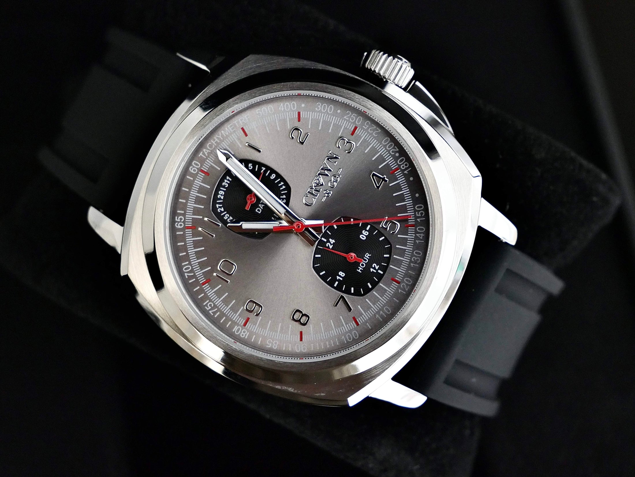 Crown series 25 Rhodium dial