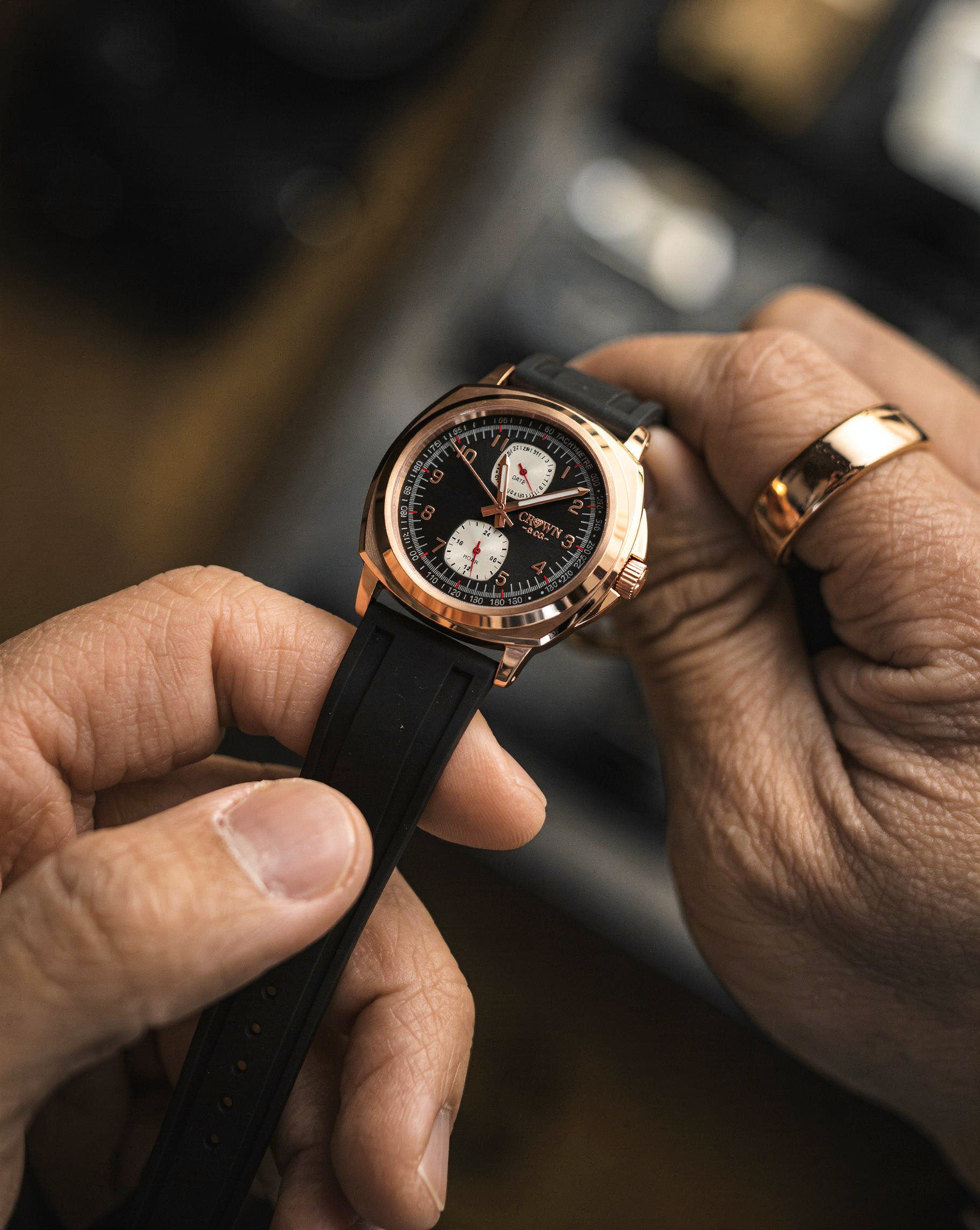 Crown Series Rose 25 Black dial